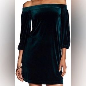 Vince Camuto Green Velvet Off Shoulder Mini Dress w/ 3/4 Sleeves Sz S